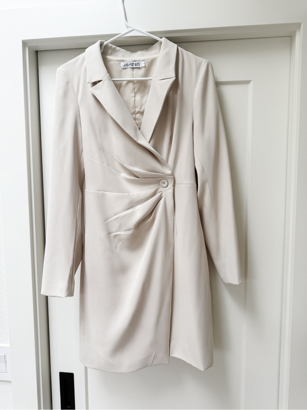Dress - Picture 3 of 3